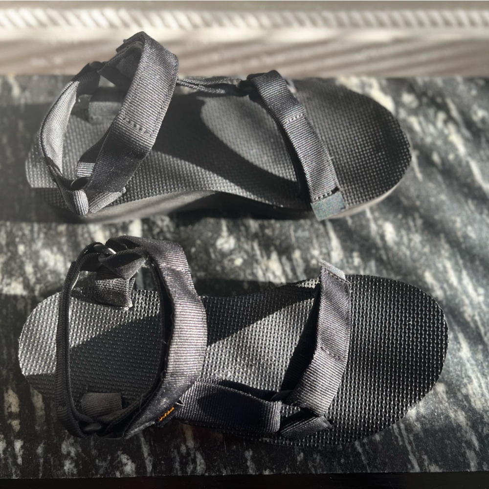 TEVA MID FORM UNIVERSAL SANDAL EXC CONDITION